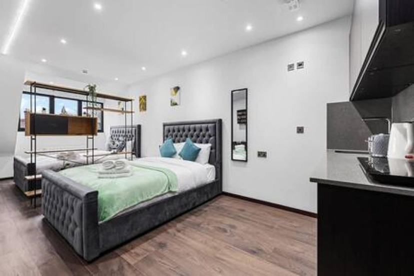 Modern Spacious Suite Sleeps 4 in Central London — забронировать отель в Лондоне