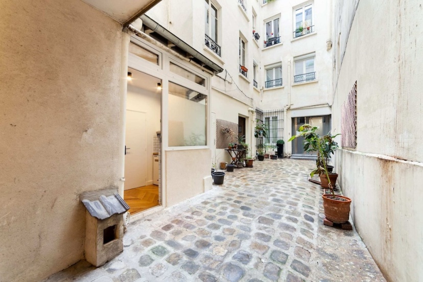 Stylish Apartment in the Heart of Paris — комфортный отель в Париже