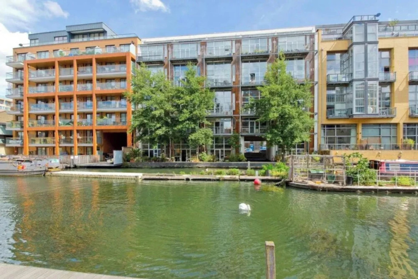 Incredible 2BD Loft by Regents Canal - Haggerston — забронировать отель в Лондоне