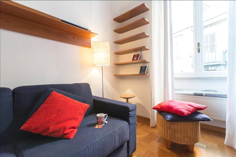 Bright and quiet Halldis apartment with small balcony — комфортный отель в Риме