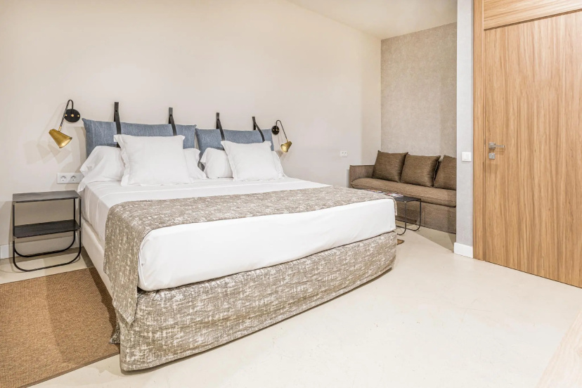 Casa Lirio Hotel Boutique — забронировать отель в Барселоне