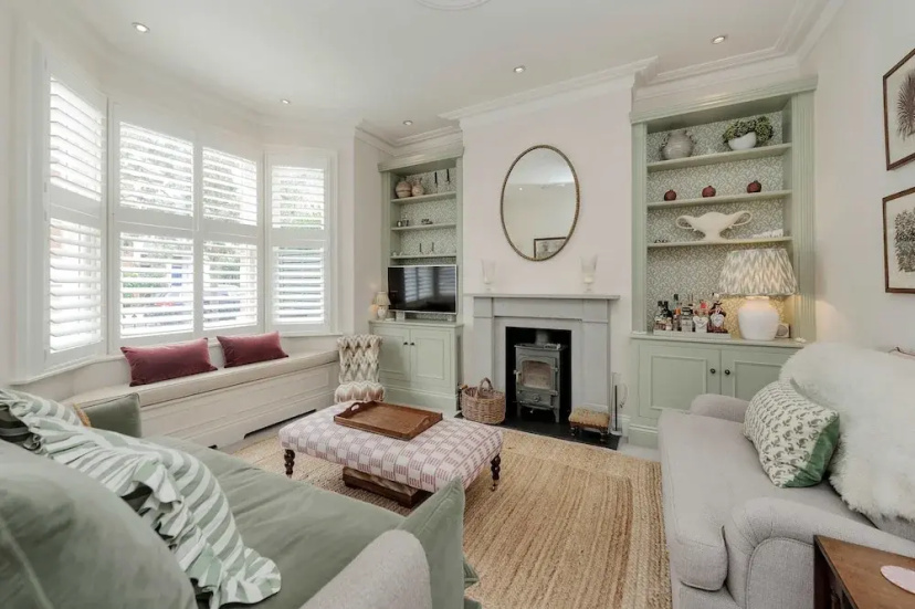 Stunning 4 bed Fulham Home With Garden — забронировать отель в Лондоне