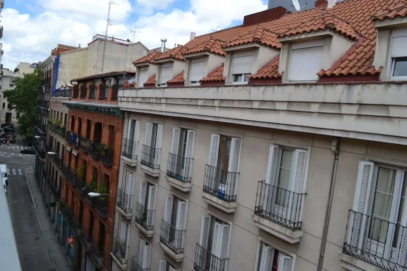 Apartamentos Calle Barquillo — отель с удобствами в Мадриде