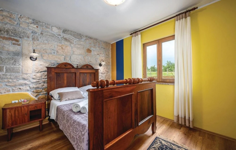 Awesome Home in Baderna With Wifi and 3 Bedrooms - Hotel in Porec - Photo 1