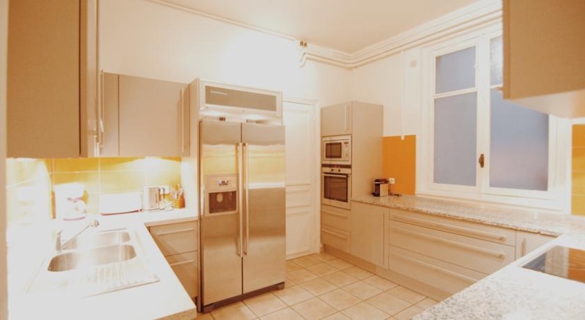 Appartement de Standing Champs Elysees 5 — отель в Париже, Франция
