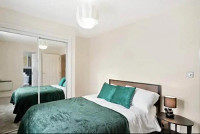 Stylish 2 bed Apt - Free Parking — отель с удобным расположением в Лондоне