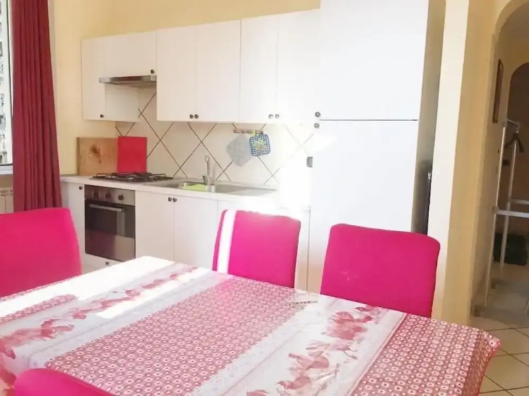 Torre Ranieri House — отель с удобным расположением в Неаполе