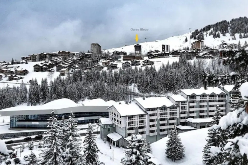 Ourse Bleue Appartement avec vue sur la montagne — забронировать отель в Куршевеле