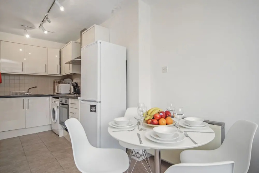 Цены на 2 Bed Cosy Apartment in Central London Fitzrovia FREE WIFI by City Stay Aparts London в Лондоне