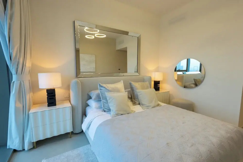 Maison Privee - Elegant Urban Stay Just Steps from Burj Khalifa — забронировать отель в Дубае