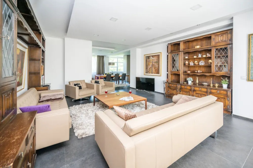 Цены на Luxury Apartment in Beautiful Neighborhood в Сараево
