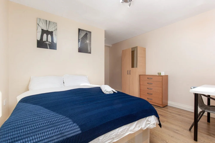 Saltwell Street - Deluxe Guest Room 4 — комфортный отель в Лондоне