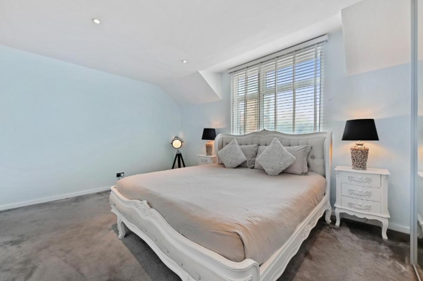 Hampstead Opulence Apartment - Luxurious Split Level Property — отель с удобным расположением в Лондоне