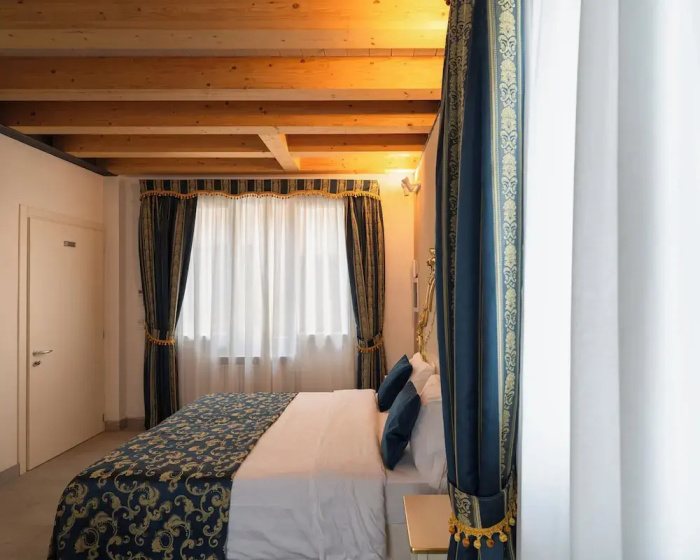 FloVe' Rooms Venice — отель рядом с интересными местами в Венеции