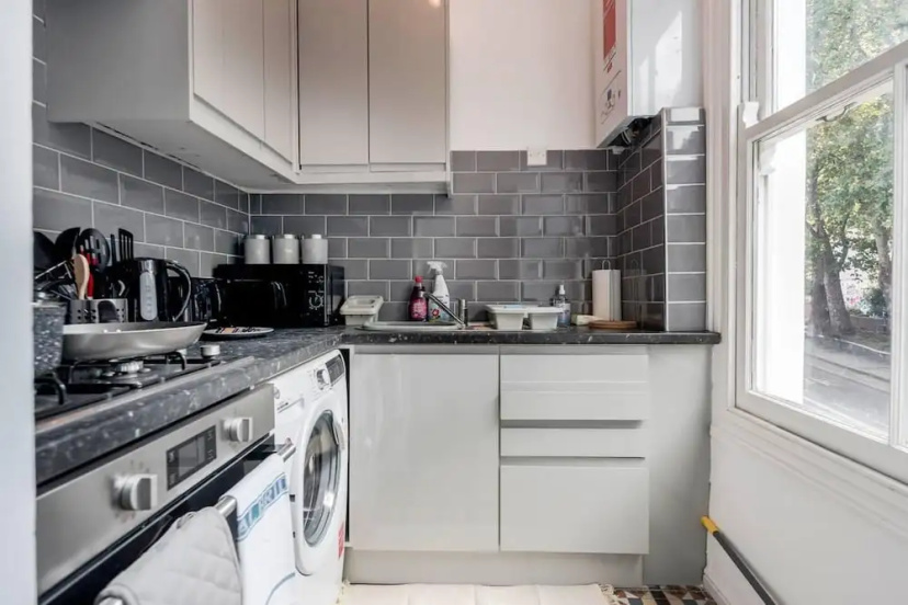 Stunning 1-bed Apartment in London Lewisham — комфортный отель в Лондоне
