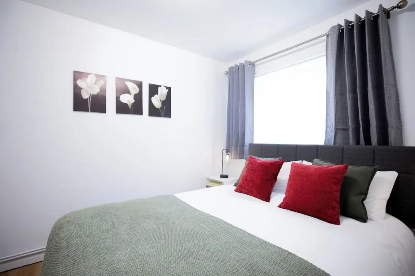1 Bed Flat - Sleeps 4 - Pets - Parking - Wifi — отель с удобным расположением в Лондоне