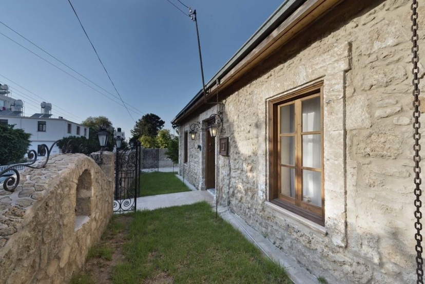 Villa Stone House by Amy Villas — комфортный отель в Кирения