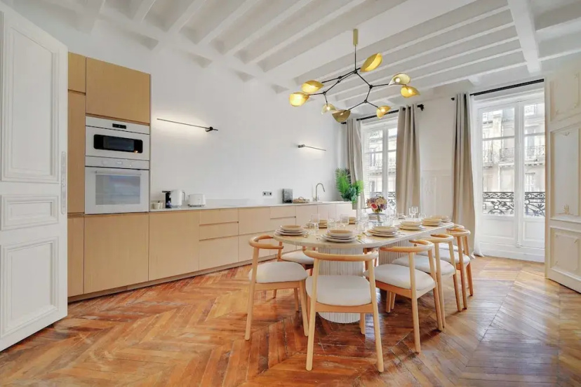 Цены на Magnificent Apartment - 4br/10p - Palais-royal в Париже