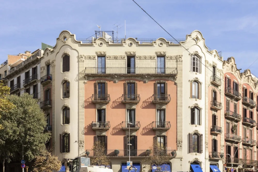 Feelathome Casa Bertrand — забронировать отель в Барселоне