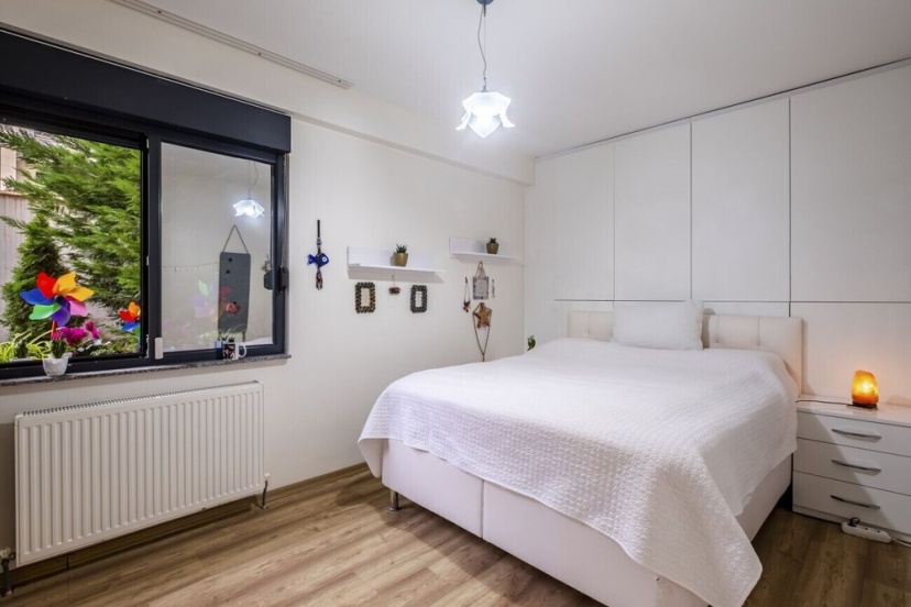 Flat With Rainbow Themed Interior in Goztepe — забронировать отель в Стамбуле