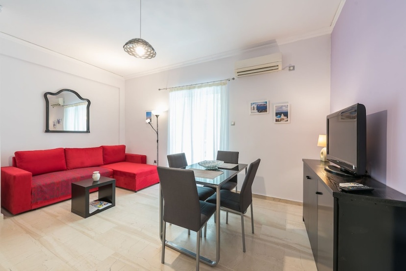 Central & Cozy Apartment With Balcony — отзывы гостей и цены