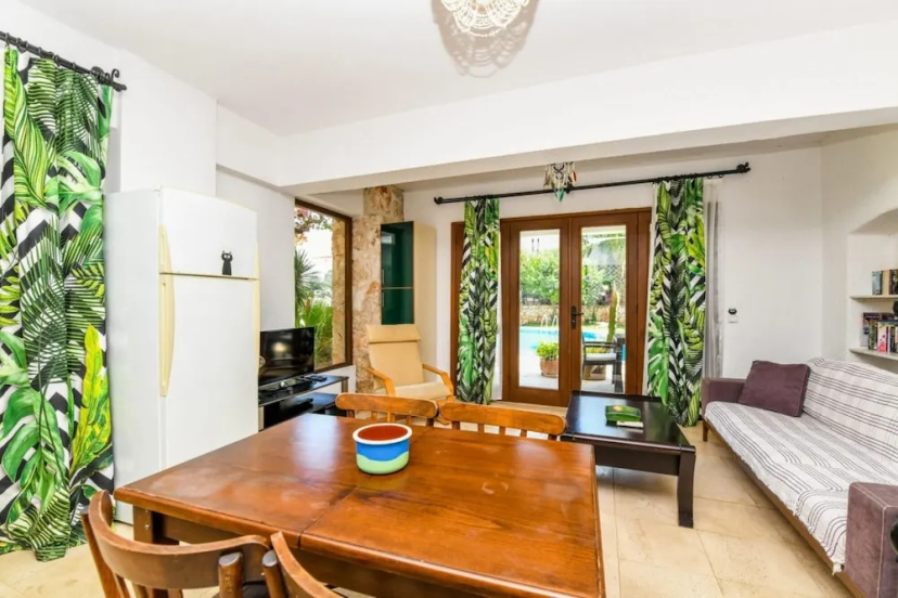 Duplex House With Shared Pool Near Beach in Kalkan — отель в Калкан, Турция