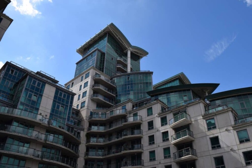 Modern 2 Bedroom Apartment With Stunning Views — отель с удобствами в Лондоне