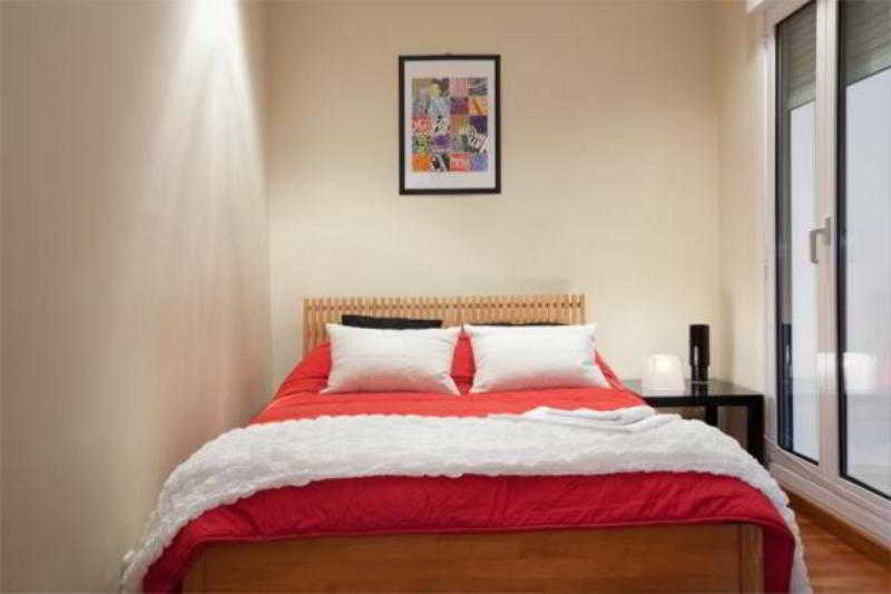 Feel Good Apartments Plaza Catalunya — отель с удобствами в Барселоне
