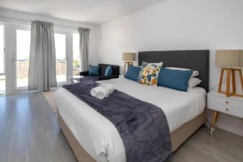 Stylish 1 bedroomed apartment in Sea Point - Caprice — забронировать отель в Кейптауне