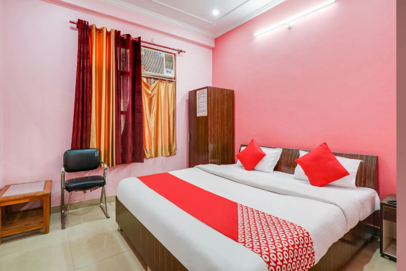 OYO 76256 Trimurti Palace - Hotel in Λάκναου - Photo 1