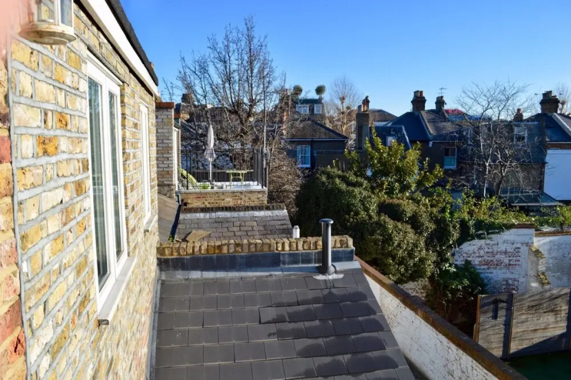 3 Bedroom Cottage in Kensington Sleeps 6 — отель с удобным расположением в Лондоне