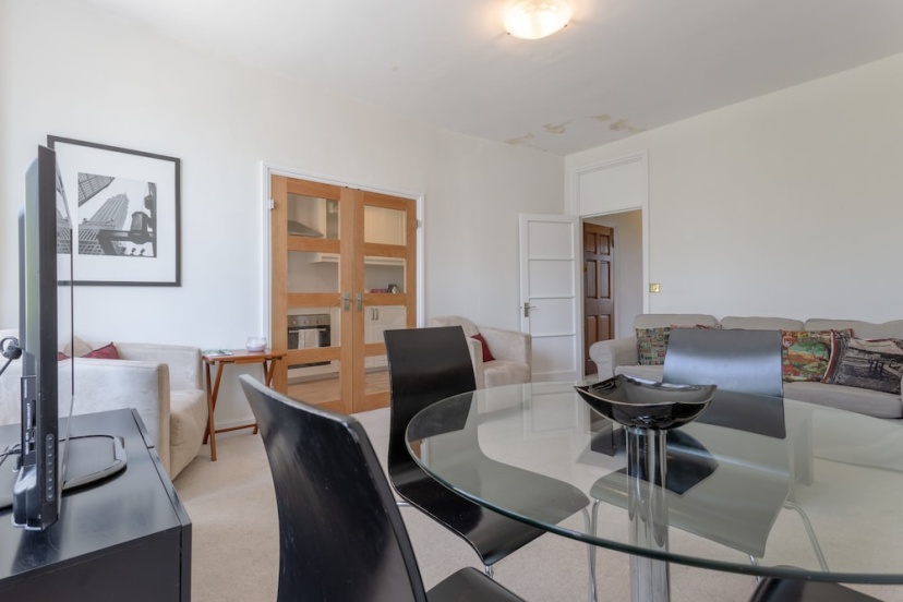 Homely 2 Bedroom Apartment in Earl's Court — отзывы гостей и цены