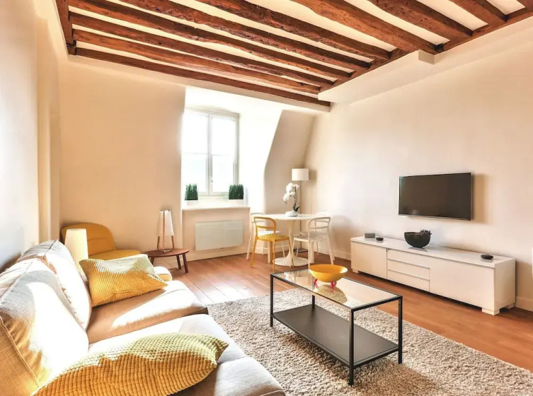 Luxury apartment - Place des Victoires — отель с удобным расположением в Париже
