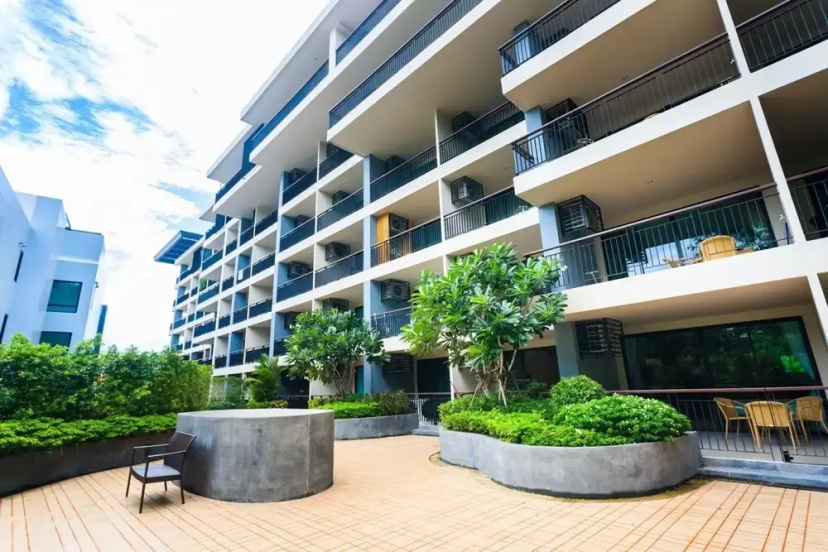U508 - Bright Studio in Patong Rooftop Pool and gym — комфортный отель в Патонг