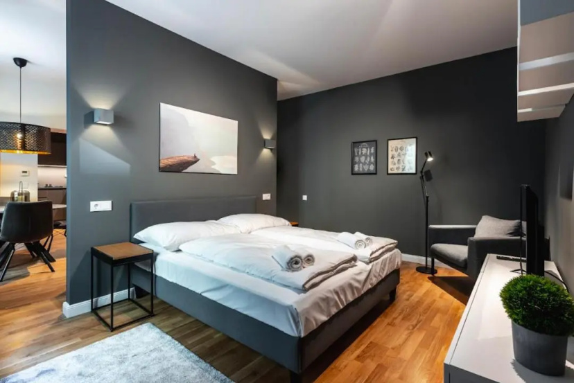 Цены на Authentic apartment next to Schwedenplatz в вене