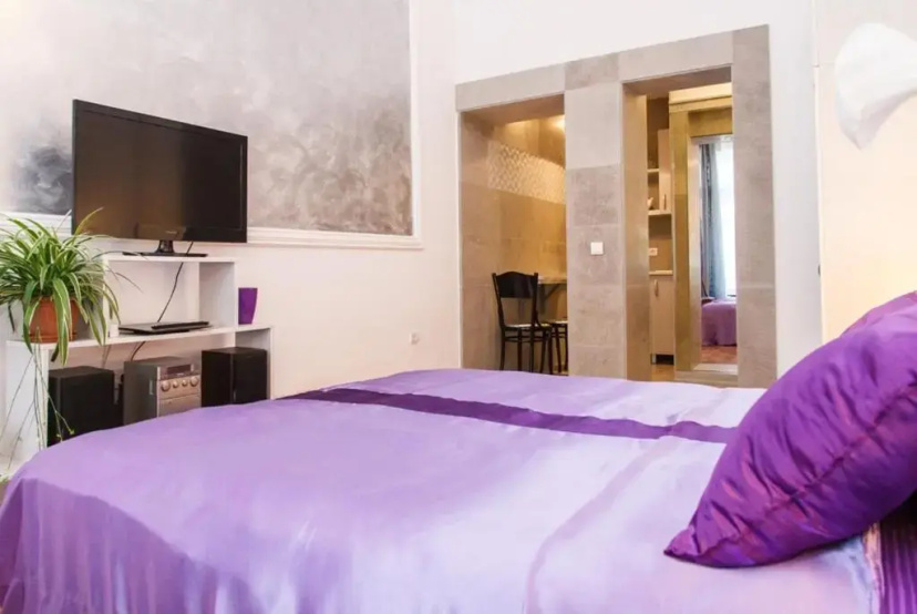 City Center Apartment with Balcony — отель с удобным расположением в Белграде