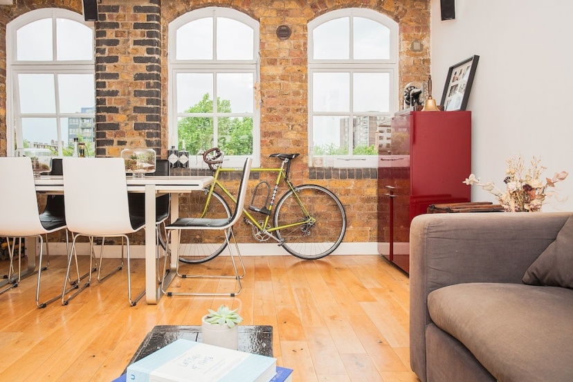 2 Bedroom Apartment in Bermondsey With Gated Parking — забронировать отель в Лондоне