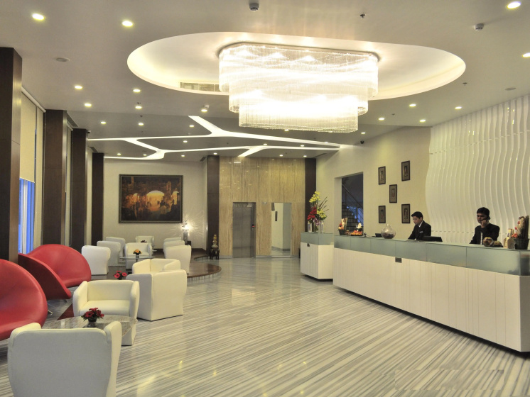 The Grand JBR Hotel - Hotel in Λάκναου - Photo 1