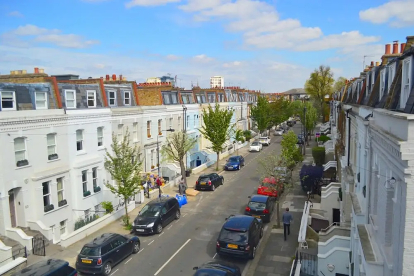 Lovely Top Floor Flat in Leafy Fulham — отель с удобным расположением в Лондоне