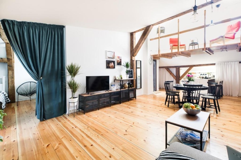 Cozy Studio Mansard Riga Old Town Aptartment, AC — отель с удобствами в риге