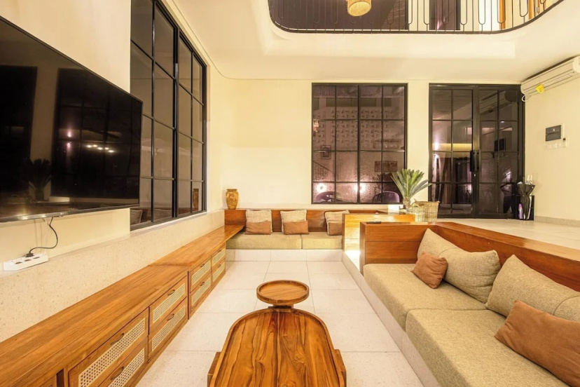 Elegant 4BR Seminyak Villa 10min From the Shore — отель с удобным расположением в Кута