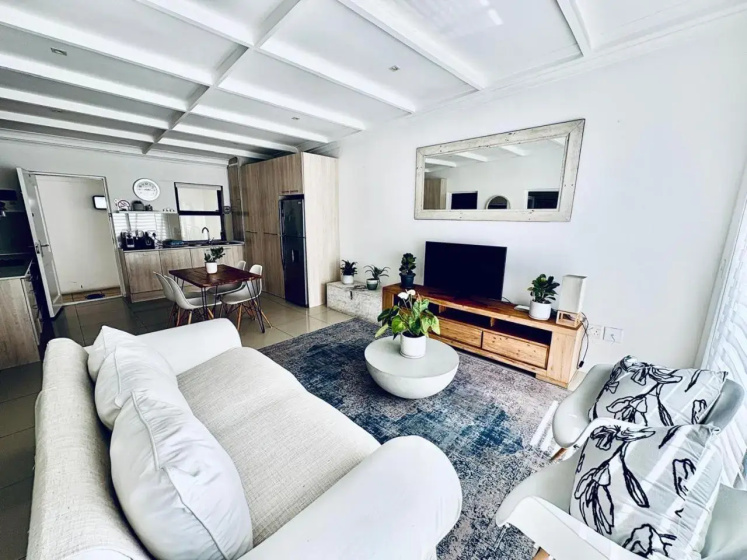 Big Bay Stunning Upmarket Apartment — забронировать отель в Кейптауне
