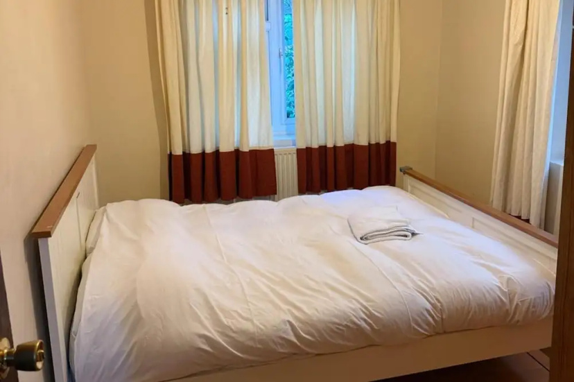 2 Bed-sleeps 4-private Patio-pets-near Heathrow — отель с удобным расположением в Лондоне