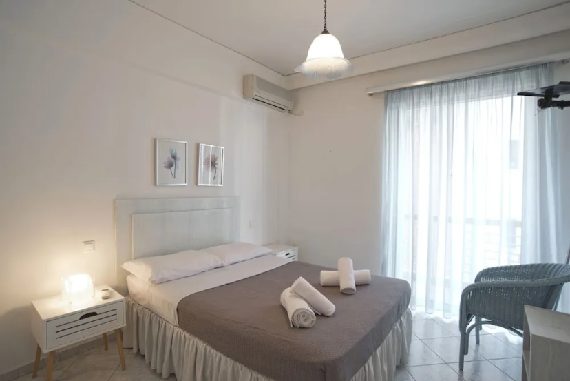 Blue Nest in Dafni With 1 Bedrooms and 1 Bathrooms — отель с удобствами в Афины