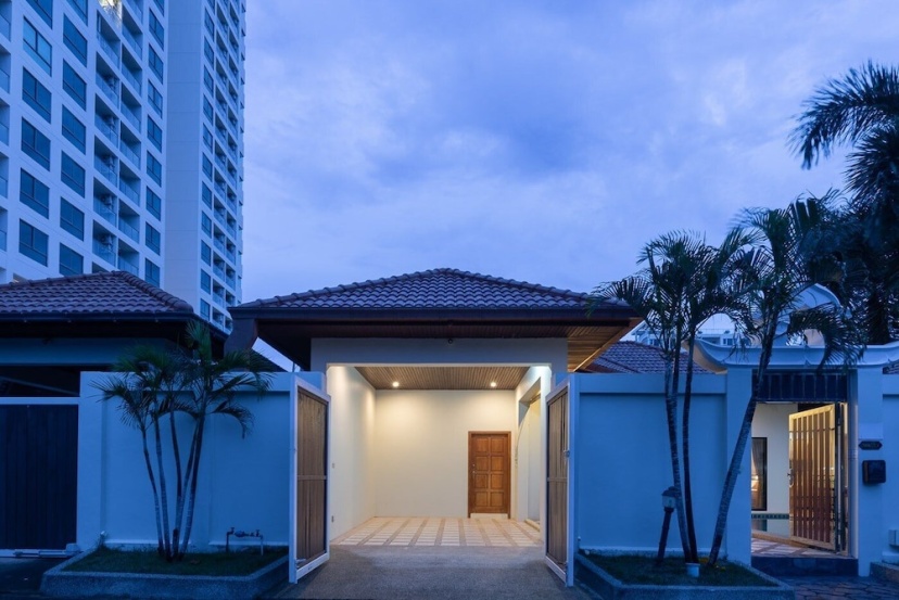 AnB poolvilla 2BR with private beach — забронировать отель в Паттайе