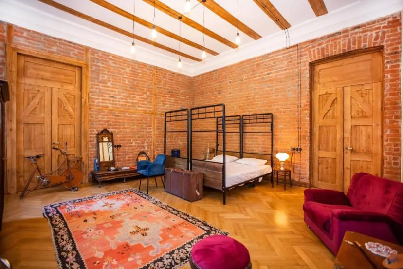 Majestic Historic Apartment — забронировать отель в Тбилиси