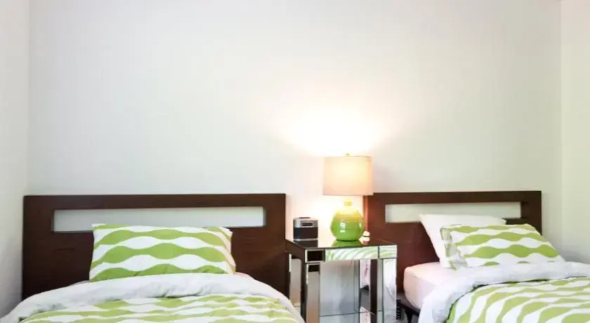 Цены на Brooks Suites в Лос-Анджелесе