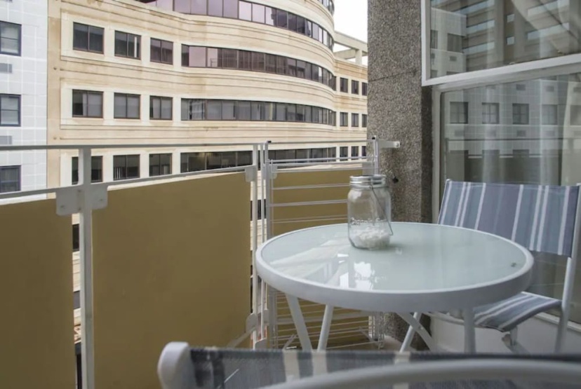 Cape Sky Studio Apartment Near Cticc and V&A Waterfront — комфортный отель в Кейптауне