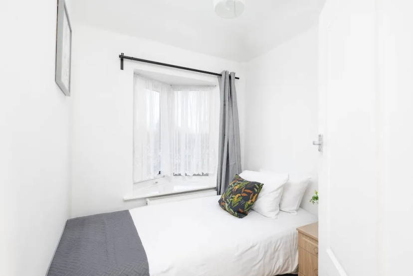 Skyvillion - Enfield 4bed House W Garden & Parking — отель с удобным расположением в Лондоне
