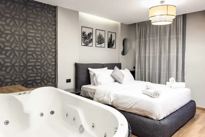 The 1bdr Slate Space w/ Jacuzzi 5min to CAI Airport — комфортный отель в Каире